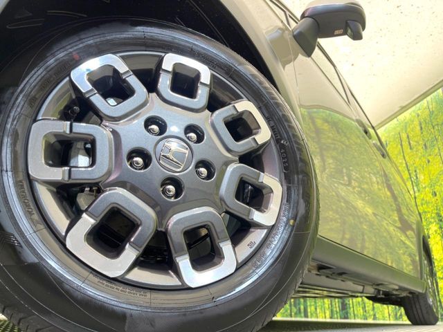 【純正15インチアルミホイール】外観にマッチした純正アルミホイールを装着しております。各種社外アルミホイールや、スタッドレスタイヤも取扱いしております。是非ご相談ください♪