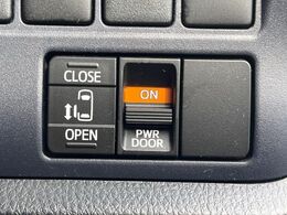 【パワースライドドア】スマートキーや運転席のスイッチでスライドドアの開閉が可能♪電動だから力を入れてドアを開ける必要が無く、小さいお子様でも、重い荷物を持っている時もラクに開け閉めできます♪