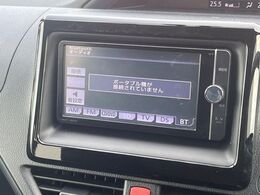 【純正ナビ】人気の純正ナビを装備。オーディオ機能も充実しており、Bluetooth接続すればお持ちのスマホやMP3プレイヤーの音楽を再生可能！毎日の運転がさらに楽しくなります！！