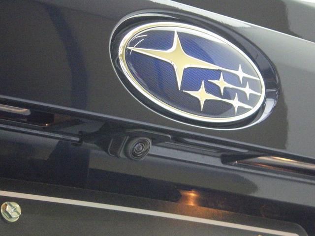 リヤビューカメラ取り付け位置です。純正ならではのフィット感で見た目もすっきりしています。