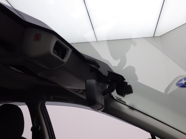 アイサイトのステレオカメラです。 このカメラが前方の危険を察知し運転をサポート。安心・安全ですね