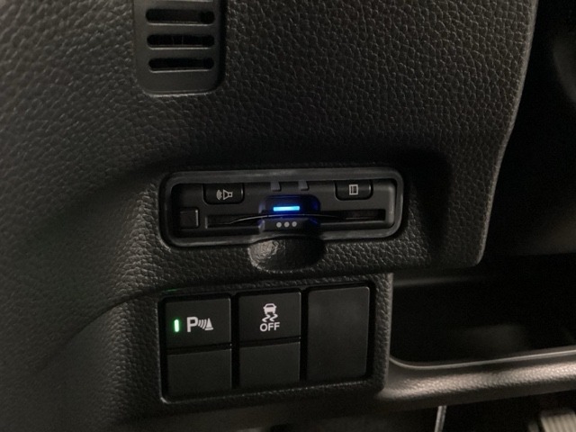 ETC付いてます。ETCが使用可能な道路通行料はキャッシュレスでスマートに走行できます。再セットアップして納車致します。
