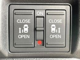 【両側パワースライドドア】スマートキーや運転席のスイッチで後席両側スライドドアの開閉が可能♪電動だから力を入れてドアを開ける必要が無く、小さなお子様でも簡単に開け閉めでき快適です♪