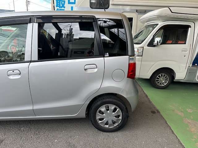 当社の展示車両は入庫した際に車両状態チェック、内外装ともに徹底クリーニングで気持ちの良い綺麗な状態での仕上がりを心がけております。