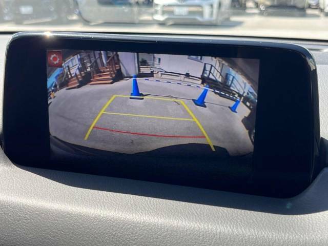 【バックカメラ】駐車時に後方がリアルタイム映像で確認できます。大型商業施設や立体駐車場での駐車時や、夜間のバック時に大活躍！運転スキルに関わらず、今や必須となった装備のひとつです！
