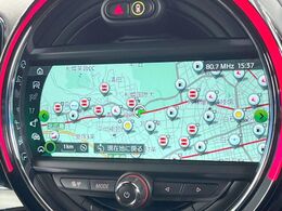 ●純正ナビ:一体感のあるナビは、高級感ある車内を演出してくれます。Bluetooth再生などオーディオ機能も充実しておりますので、運転もより楽しめます♪