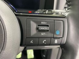 【プロパイロット】高速道路での長距離走行が楽に！！渋滞時と巡回走行のシーンで、アクセル・ブレーキ・ステアリングを自動で制御し、長距離運転の負担を軽減してくれます♪