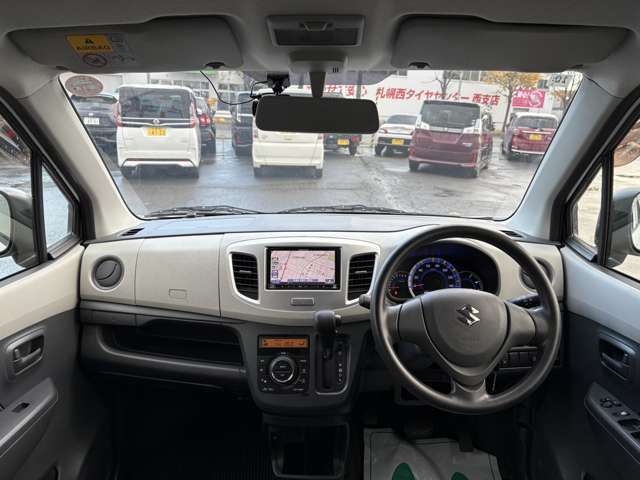 【インパネ全体】ナビやオーディオは純正部品だけではなく社外メーカーの部品も別途で取付が可能です。お気軽にお申し付けください。