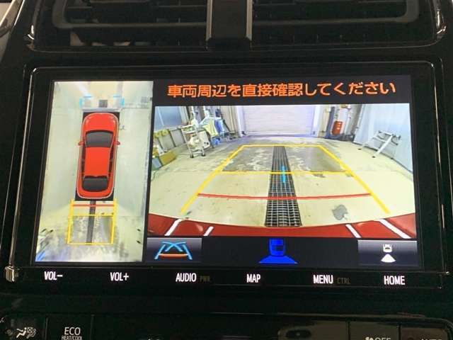 車庫入れの苦手な方にバック時のサポートバックモニター、パノラミックビューモニター付き。※カメラが映し出す範囲は限られています。必ず車両周辺の安全を直接確認してください。