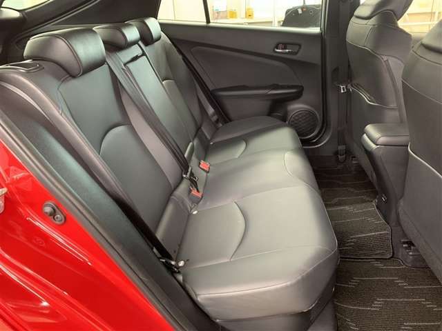 乗る人みんなが心地よく過ごせるよう、後席スペースにもゆとりを確保しました。