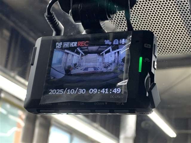 万が一のトラブルのときにも役に立つドライブレコーダーを装備しています。