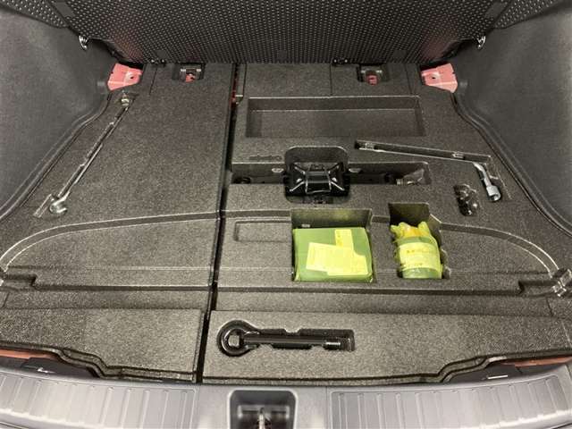 もしもの時に安心なパンク修理キット、工具、ジャッキ搭載