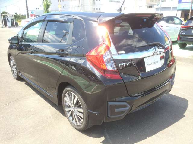 全国の日産販売会社で点検＆修理、保証サービスが受けれます。