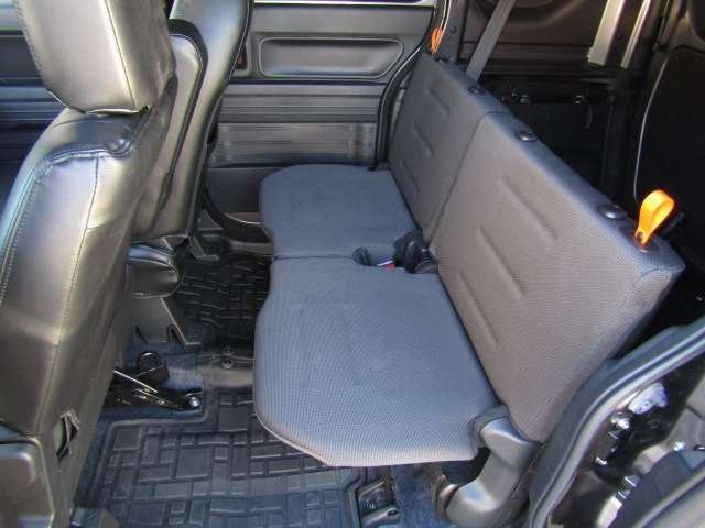 【後部座席も当然、綺麗・清潔！】内装の綺麗なお車は気持ちが良いですしコンディションのよい車が多いです。メールやLINEでのお問合せも可能ですのでお気軽にお問い合わせください。