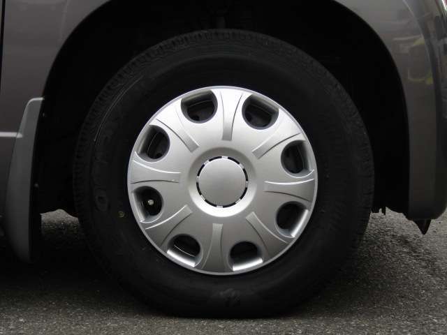 【タイヤ交換もお任せください！！】当店では各種、新品タイヤ・アルミも格安で取り扱いいたしております。認証工場完備。車のことならなんでもご相談ください。　　　※メールやLINEでのお問合せも可能です。