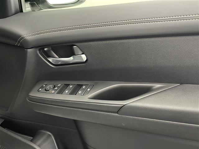 気になる車はお電話やメールで当店にお問い合わせください。なお、お電話での在庫の取り置きはできません。ご来場の際は、商談が重なる事が増えていますので事前に在庫有無をご確認くださいませ。