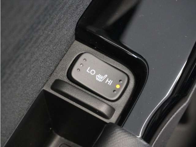 ◆シートヒーター装備◆　寒い季節にピッタリなのが、このシートヒーター！寒い季節もシートヒーターが体を温めてくれます。寒い季節もドライブが楽しくなります。