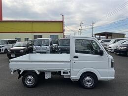 私たちは販売だけのお店では ありません。ご購入後のメンテナンスや車検、もしもの事故の際の対応など、お客様を末永くサポートさせていただくために『近隣のお客様限定』でお車をご案内させていただいております。