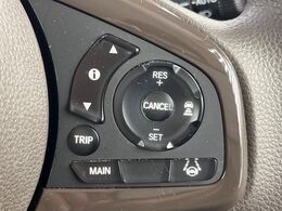 【アダプティブクルーズコントロール】高速道路での長距離走行が楽に！！自動で速度を保つクルーズコントロールが、衝突軽減システムと連携し、前方の車両を感知して車間を保つように速度調節してくれます！！