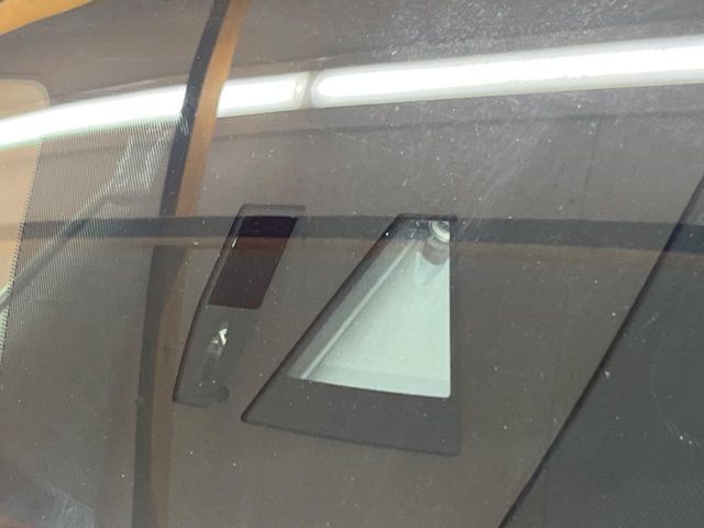 【スマートブレーキサポート】走行中に前方の車両等を認識し、衝突しそうな時は警報とブレーキで衝突回避と被害軽減をアシスト。より安全にドライブをお楽しみいただけます。