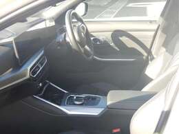 全国納車可能です。最寄りのBMW正規ディーラーにて、保証修理可能です。遠方のお客様もご安心ください