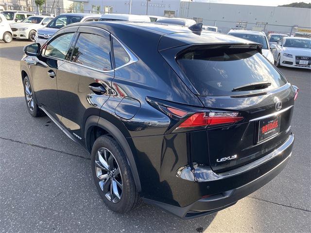 レクサス　NX　300h　Fスポーツ　4WD/シートヒーター＆ベンチレーション/赤黒コンビレザーメモリーパワーシート/パワーバックドア/ナビゲーション/バックモニター/ハンドルヒーター/サイドカメラ