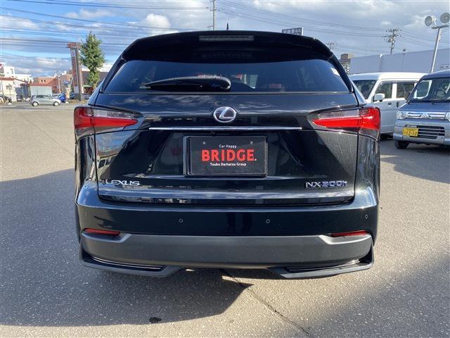 レクサス　NX　300h　Fスポーツ　4WD/シートヒーター＆ベンチレーション/赤黒コンビレザーメモリーパワーシート/パワーバックドア/ナビゲーション/バックモニター/ハンドルヒーター/サイドカメラ