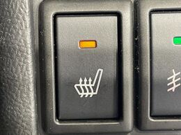 【シートヒーター】寒い日に重宝するシートヒーター！エアコンより早く温まってくれるので寒がりの人も安心ですね♪エアコンの温風は乾燥するから苦手、という方にもをおすすめです。