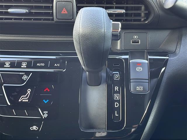 【　オートエアコン　】車内温度を感知して自動で温度調整をしてくれるのでいつでも快適な車内空間を創り上げます！