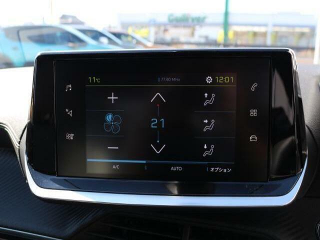 車内を快適な温度に保つオートエアコン！