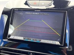 ●ガイドライン付きバックカメラ：不安な駐車もこれで安心！ガイドライン付きなので狭い箇所での駐車もラクラクです！