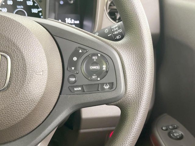 【アダプティブクルーズコントロール】高速道路での長距離走行が楽に！！自動で速度を保つクルーズコントロールが、衝突軽減システムと連携し、前方の車両を感知して車間を保つように速度調節してくれます！！