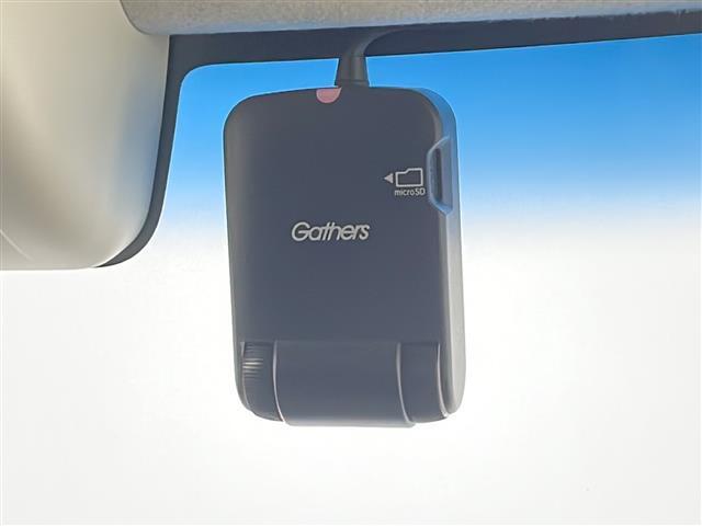 【ドライブレコーダー】映像・音声などの運転中の記録を残します。事故などを起こした起こされた時の証拠になりえますので、もしも時でも安心ですね。