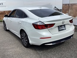 自社整備工場で点検整備をおこなってからお渡ししています。車検が残っている場合は『12ヶ月点検整備』を、車検整備付きの場合は『車検整備』をおこないます。整備費用は車両本体価格に含まれています。