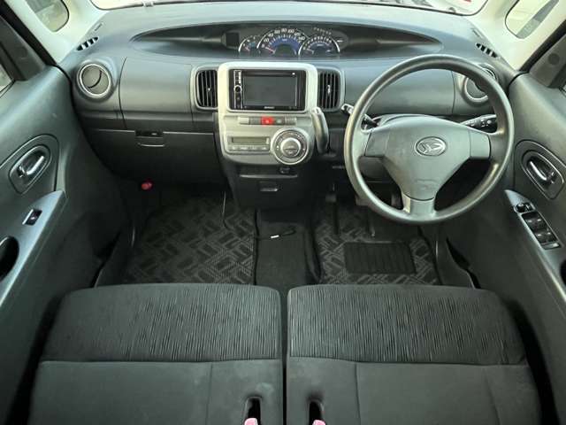 ダッシュボード周りや天張りにもキズや汚れもなく、清潔感のあるキレイな状態の内装となっております♪当店では徹底したクリーニングを行っておりますので、気になる臭いなどもなく快適なドライブを満喫頂けます♪