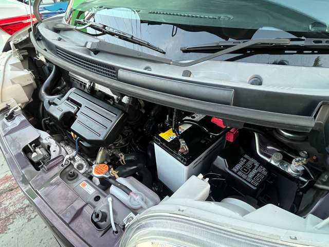 エンジンはタイミングチェーンを使用しているので10万km毎のタイミングベルトの交換も必要がありません♪エンジンに異音や異臭などもなく吹けも良好で安心して長くお乗り頂けます♪入庫時にロードテスト済♪