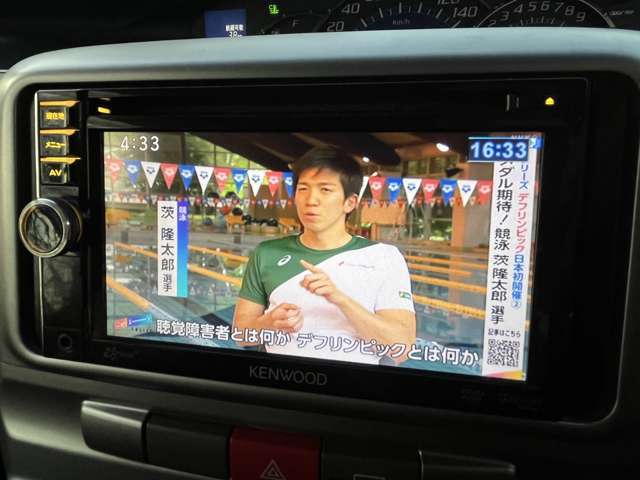 テレビを視聴することが出来ますので、遠出する際に同乗者も退屈することなくお乗り頂けます♪お子様がいらっしゃるご家族の方にももってこいの装備となっております♪