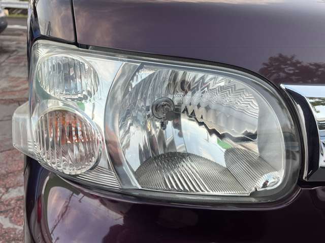 曇りやキズの少ないヘッドライトになっております♪視認性も良く夜道を明るく照らしてくれますね♪入庫時に磨きの作業もさせて頂いておりますのでとても綺麗な状態となっております！