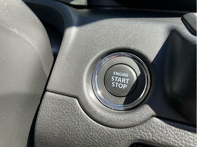 【キーレスプッシュスタート】ブレーキを踏みながらボタンを押すとエンジンがかかります。わざわざ鍵の出し入れをしなくても操作できますので楽ですね！