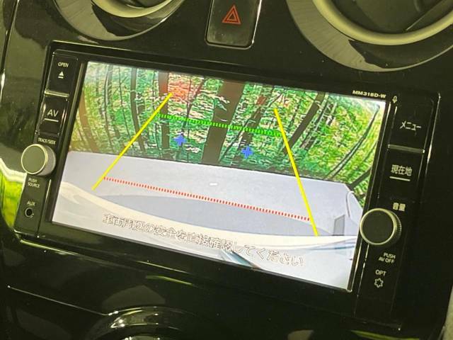 【バックカメラ】駐車時に後方がリアルタイム映像で確認できます。大型商業施設や立体駐車場での駐車時や、夜間のバック時に大活躍！運転スキルに関わらず、今や必須となった装備のひとつです！