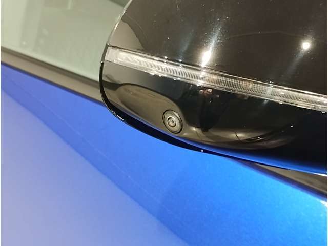 【BMWミラー】視認性の高いスタイリッシュなミラー。自動防眩機能も付いており夜間のドライビングをサポートします。