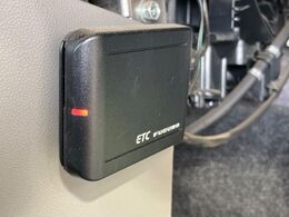【ETC】高速道路の料金所をストレスなく通過！話題のスポットやサービスエリアに多い「スマートIC」利用時は必須のアイテムです。当店でセットアップを実施、ご納車当日からすぐにご利用いただけます！