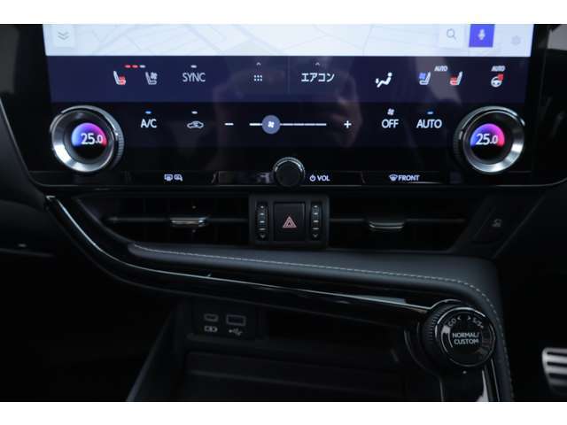 運転席、助手席独立温度調整オートエアコン