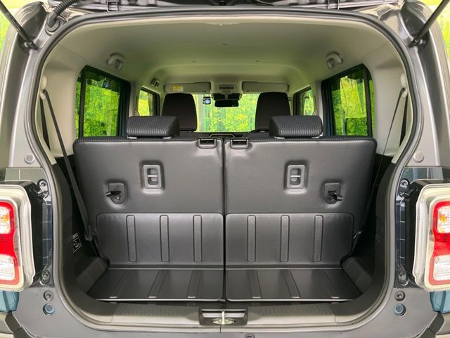 普段のお買い物や通勤、送迎等に十分な荷室スペースを確保しております。セカンドシートを倒すと、大きな荷物の積載も可能です♪