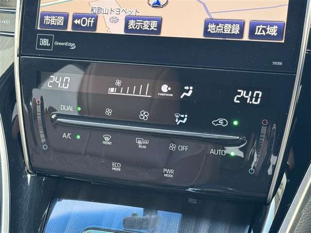 ★エアコンパネル★温度設定で操作ができるオートエアコンが装備されています！