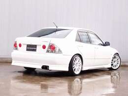 アルテッツァRS200Zエディションの入庫！人気の6MTモデルとなり、弊社入庫時にはタイヤ4本新品交換済！TEIN車高調、ファイナルスピード17AW、マフラーなどの高額パーツにタイミングベルトも交換済