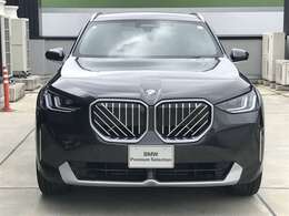 【BMWの伝統】BMWの特徴的な“キドニーグリル”は、80年以上続く伝統の形でございます。変わらないこだわりのデザインが、プレミアムブランド“BMW”を創り出します。