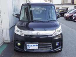 ワンズアームズのスタッフは国家資格整備士です。自社整備工場完備で、仕入れから販売、買取、修理、アフターフォローまで国家資格整備士が行い、良質安心な車両を安価にご提供出来るよう、日々、努力しております。