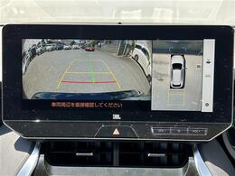 【パノラミックビューモニター】クルマを真上から見下ろした視点で駐車をサポートします。クルマの斜め後ろや真横など、いち早く障害物に気が付くことができます。