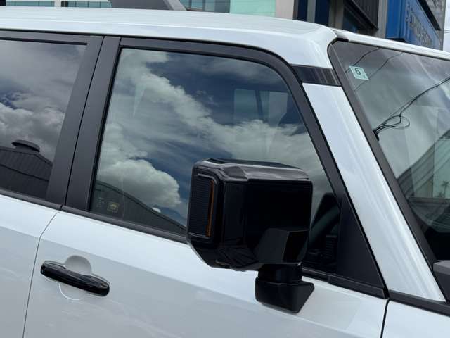 電動格納機能やブラインドスポットモニターが搭載☆電動格納ミラーは駐車時の衝突リスクを減らし、便利さを向上させております☆彡ブラインドスポットモニターは死角を監視し、車線変更時の安全をサポートします☆彡